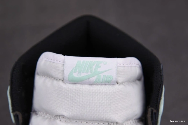 HYPE 1 Igloo High Jordan Retro 861428-100 0706